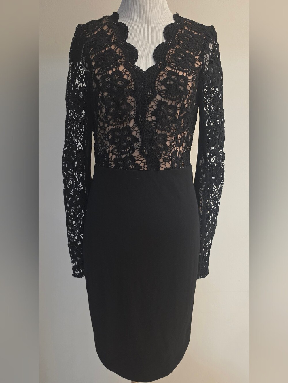 Women's Black Lace Long-Sleeve Evening Dress